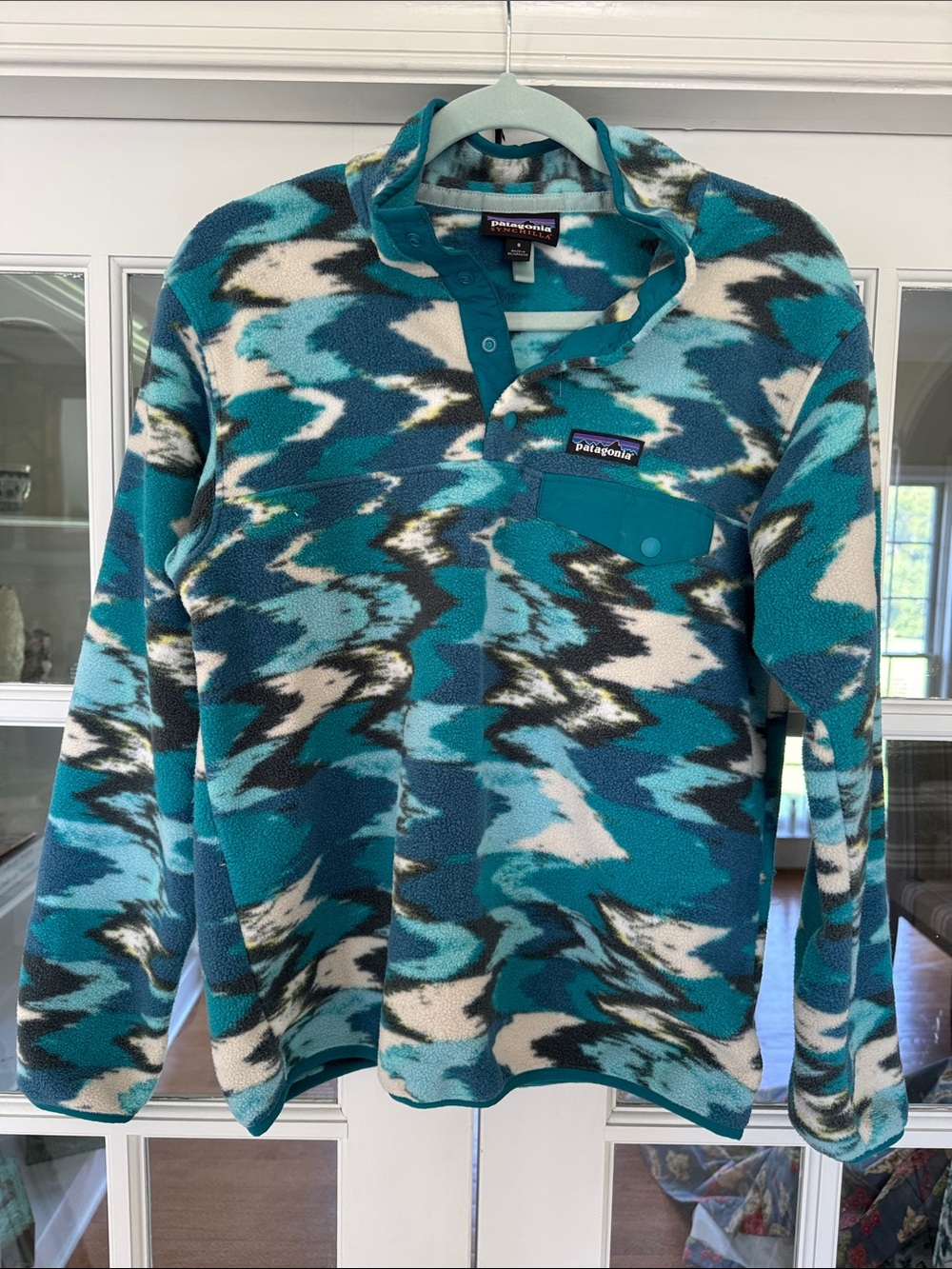 Patagonia - Women’s Teal, White & Blue Patterned Fleece Snap Pullover